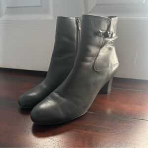 Size 11 Blondo Soft Grey Leather Ankle Booties